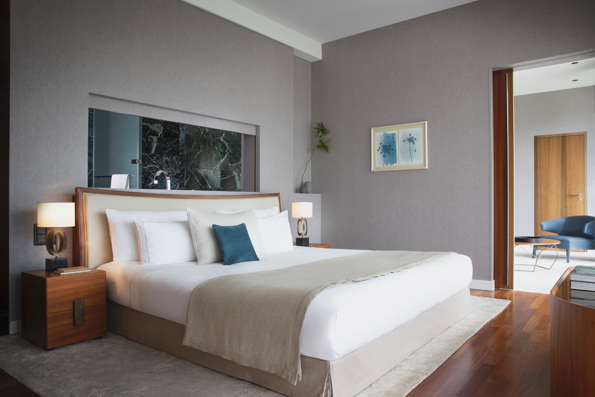 Suite du Chenot Palace Weggis, décoration contemporaine et matières naturelles